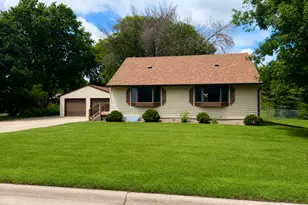 720 22nd St NE, Owatonna, MN 55060 - Photo 1