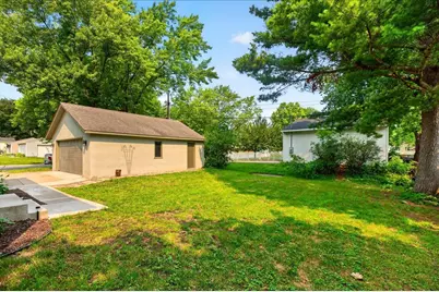 2207 Holloway Avenue E, North Saint Paul, MN 55109 - Photo 10