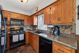 132 Spruce St W, South Saint Paul, MN 55075 - Photo 6