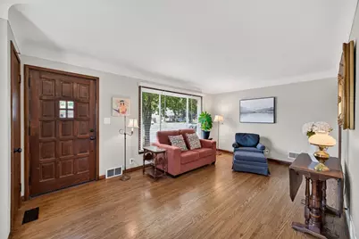 132 Spruce Street W, South Saint Paul, MN 55075 - Photo 2