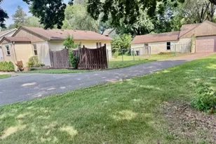 605 Tanglewood Dr, Shoreview, MN 55126 - Photo 2