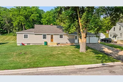 218 Grant Street S, Lake Benton, MN 56149 - Photo 6