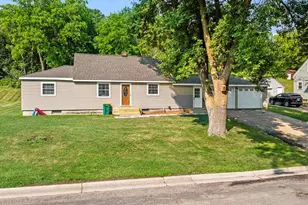 218 Grant Street S, Lake Benton, MN 56149 - Photo 6