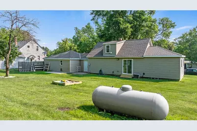 218 Grant Street S, Lake Benton, MN 56149 - Photo 10