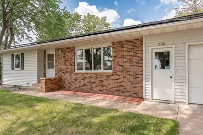 300 E Raven Street, Belle Plaine, MN 56011 - Photo 2