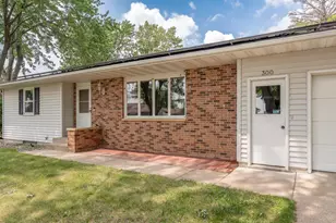 300 E Raven St, Belle Plaine, MN 56011 - Photo 2