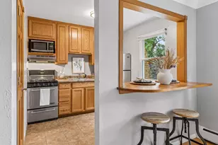 656 Ashland Ave, Saint Paul, MN 55104 - Photo 4