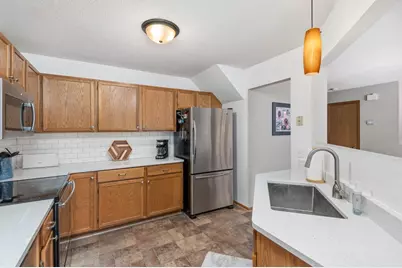 7639 Nicholas Way, Chanhassen, MN 55317 - Photo 4