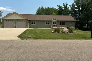317 Oak Hills Dr, Detroit Lakes, MN 56501 - Photo 2