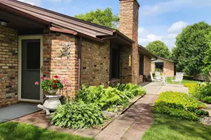 1064 Zanzibar Ln N, Plymouth, MN 55447 - Photo 2