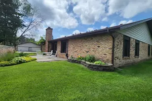 1064 Zanzibar Ln N, Plymouth, MN 55447 - Photo 4