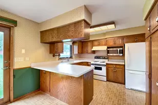383 Belmont Ln E, Maplewood, MN 55117 - Photo 8