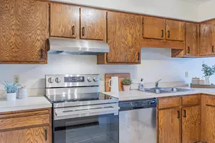 7501 W 101st St, Bloomington, MN 55438 - Photo 10
