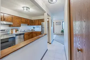 7501 W 101st St, Bloomington, MN 55438 - Photo 8