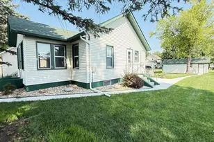 335 E Schlieman Ave, Appleton, MN 56208 - Photo 4