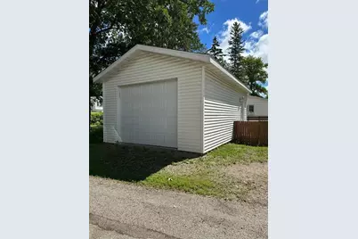 321 Tindolph Avenue N, Thief River Falls, MN 56701 - Photo 30