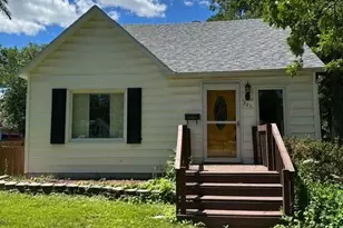 321 Tindolph Ave N, Thief River Falls, MN 56701 - Photo 2