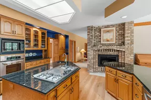 655 Evergreen Cir, Shoreview, MN 55126 - Photo 10