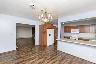 706 W Stanton Ave, Fergus Falls, MN 56537 - Photo 10