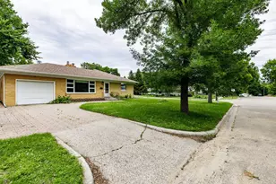 706 W Stanton Ave, Fergus Falls, MN 56537 - Photo 2