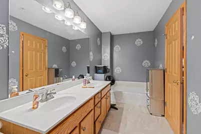 528 Queens Gate, New Brighton, MN 55112 - Photo 14