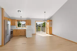 936 S Cedar St, Belle Plaine, MN 56011 - Photo 4