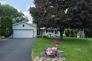 2295 Ariel Ct N, North Saint Paul, MN 55109 - Photo 2