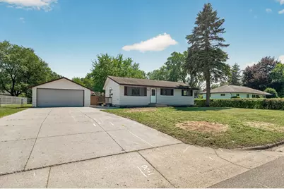 7817 67th Avenue N, Brooklyn Park, MN 55428 - Photo 2