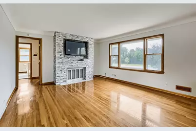900 W 84th Street, Bloomington, MN 55420 - Photo 4
