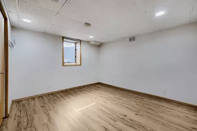 900 W 84th Street, Bloomington, MN 55420 - Photo 10