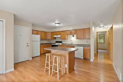 926 Wescott Trail #201, Eagan, MN 55123 - Photo 4