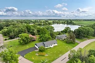 833 Tyrol Ln, Shakopee, MN 55379 - Photo 2