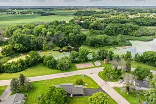 833 Tyrol Ln, Shakopee, MN 55379 - Photo 54
