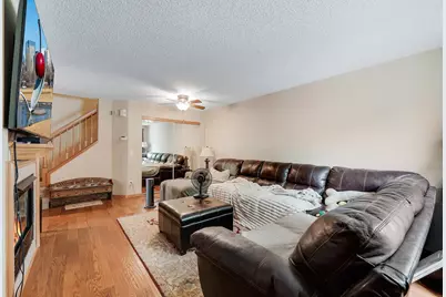 2723 Wagon Wheel Curve, Chaska, MN 55318 - Photo 4