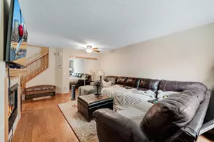 2723 Wagon Wheel Curve, Chaska, MN 55318 - Photo 4