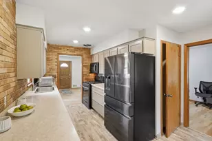 4250 Diamond Dr, Eagan, MN 55122 - Photo 8