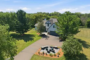 923 Cloverleaf Cir, Hudson, WI 54016 - Photo 2