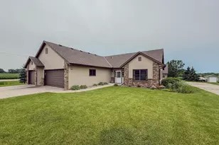 2953 9th Ave SE, Willmar, MN 56201 - Photo 2