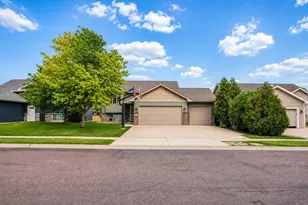 117 Pinehurst Dr, Mankato, MN 56001 - Photo 2