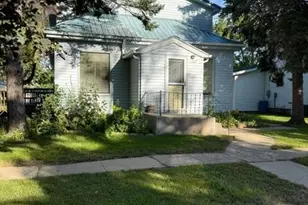 102 N Grove St, Okabena, MN 56161 - Photo 2