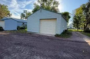 102 N Grove St, Okabena, MN 56161 - Photo 10