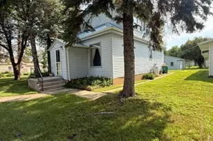 102 N Grove St, Okabena, MN 56161 - Photo 2