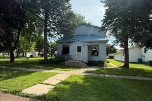 102 N Grove St, Okabena, MN 56161 - Photo 1