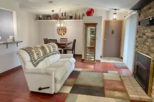 9809 Cimarron Trail, Minnetonka, MN 55305 - Photo 4