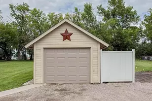 1316 W Fairview Ave, Olivia, MN 56277 - Photo 44