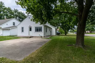 903 2nd St SW, Madelia, MN 56062 - Photo 1