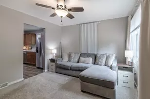 903 2nd St SW, Madelia, MN 56062 - Photo 2