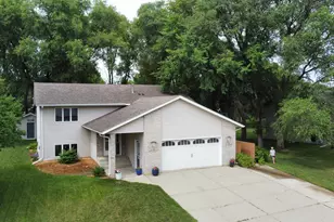 210 Ridgecrest Dr, Cannon Falls, MN 55009 - Photo 2