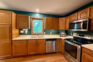 210 Ridgecrest Dr, Cannon Falls, MN 55009 - Photo 8