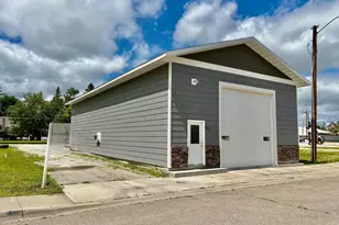 111 & 113 3rd Ave SE, Baudette, MN 56623 - Photo 1